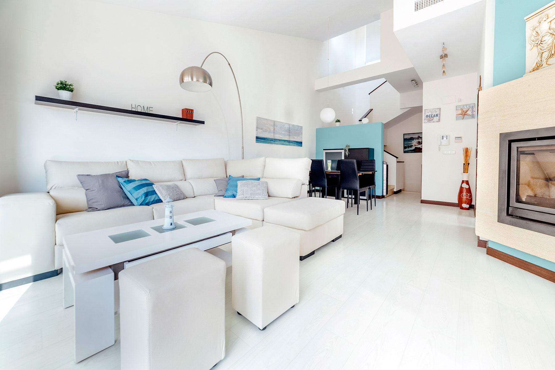 https://cotobro-rental-house.com/wp-content/uploads/salon.jpg
